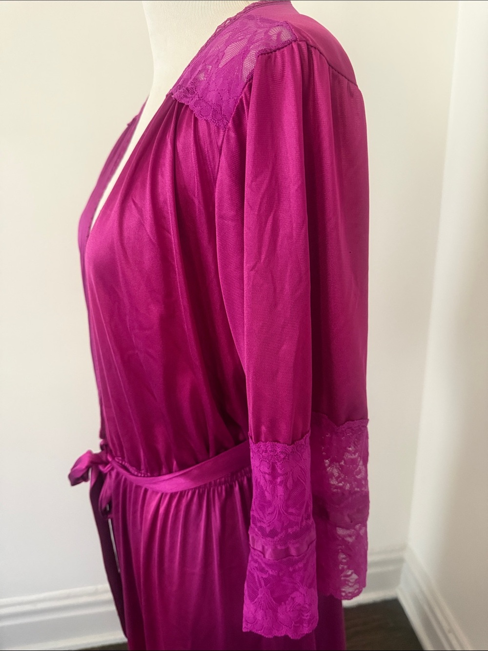 Vintage Texsheen Lingerie Silky Fuchsia Lace-Trim Long Robe S - Picture 3 of 8